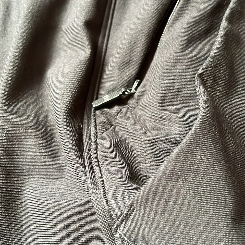 Lululemon women’s trouser pants, black size 6 - Picture 3 of 4